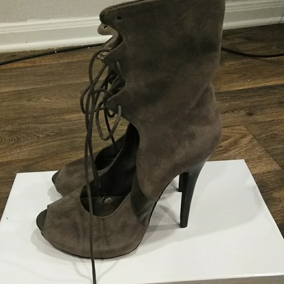 Heels - Picture 2 of 2
